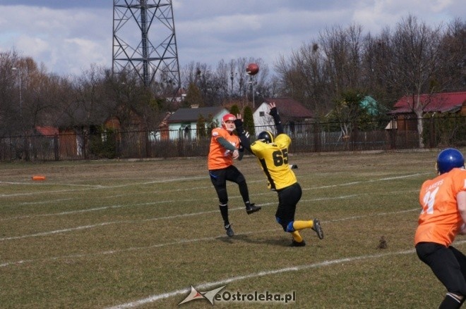 Pokazowy mecz Futbolu Amerykańskiego: Lowlanders Białystok - Lakers Olsztyn [1.04.2012] - zdjęcie #9 - eOstroleka.pl