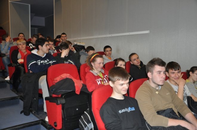 Ostrołęckie spotkanie z filmem historycznym: Młodzież obejrzała film Generał Nil [2.IV.2012] - zdjęcie #5 - eOstroleka.pl