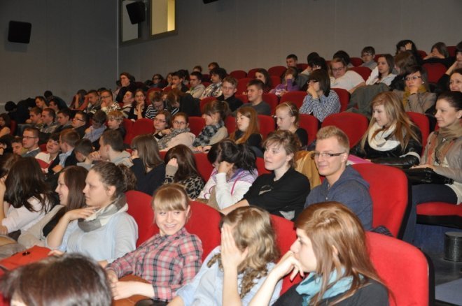 Ostrołęckie spotkanie z filmem historycznym: Młodzież obejrzała film Generał Nil [2.IV.2012] - zdjęcie #6 - eOstroleka.pl