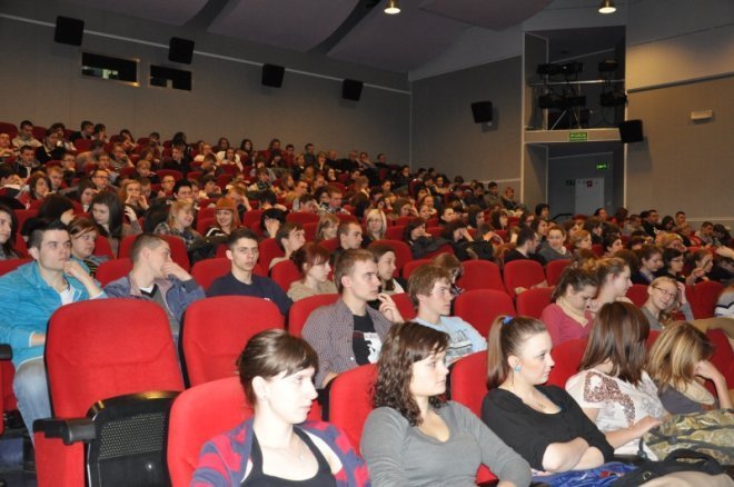 Ostrołęckie spotkanie z filmem historycznym: Młodzież obejrzała film Generał Nil [2.IV.2012] - zdjęcie #13 - eOstroleka.pl