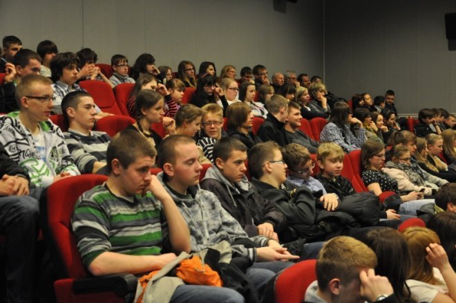 Ostrołęckie spotkanie z filmem historycznym: Młodzież obejrzała film Generał Nil [2.IV.2012] - zdjęcie #15 - eOstroleka.pl