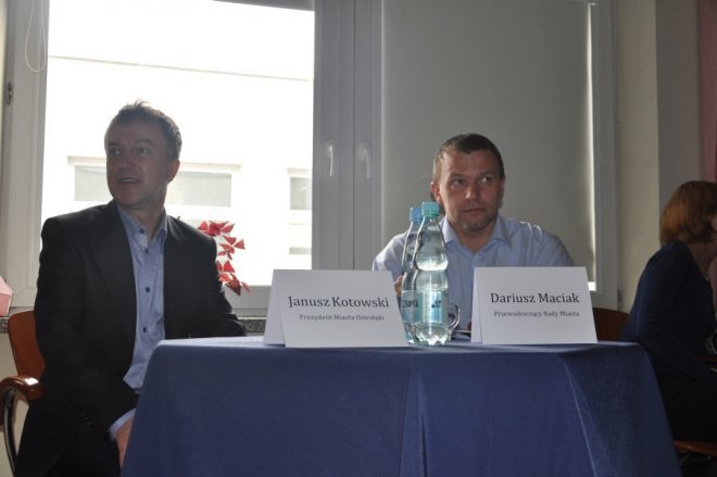 Uczniowie debatowali z samorządowcami: Poruszono trudne tematy [4.IV.2012] - zdjęcie #30 - eOstroleka.pl