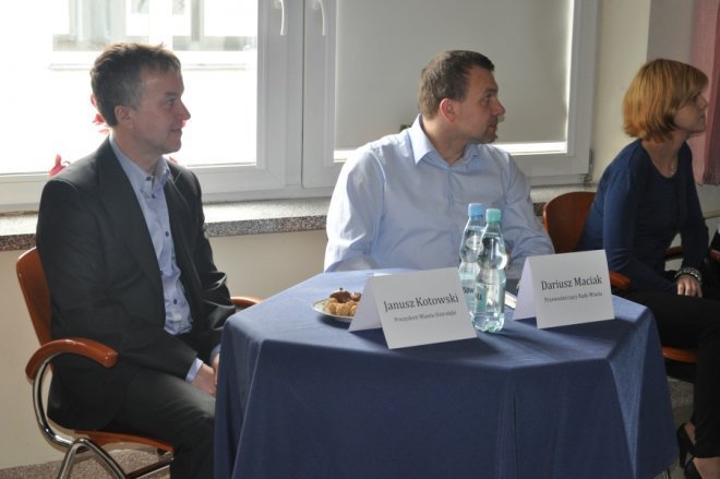 Uczniowie debatowali z samorządowcami: Poruszono trudne tematy [4.IV.2012] - zdjęcie #28 - eOstroleka.pl