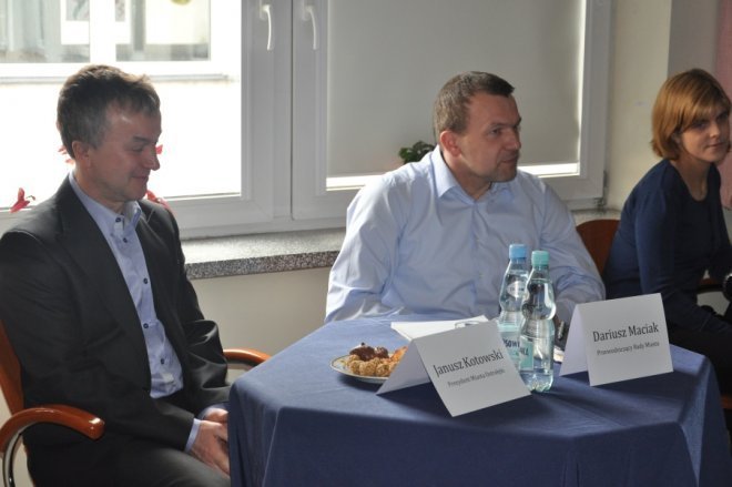 Uczniowie debatowali z samorządowcami: Poruszono trudne tematy [4.IV.2012] - zdjęcie #8 - eOstroleka.pl