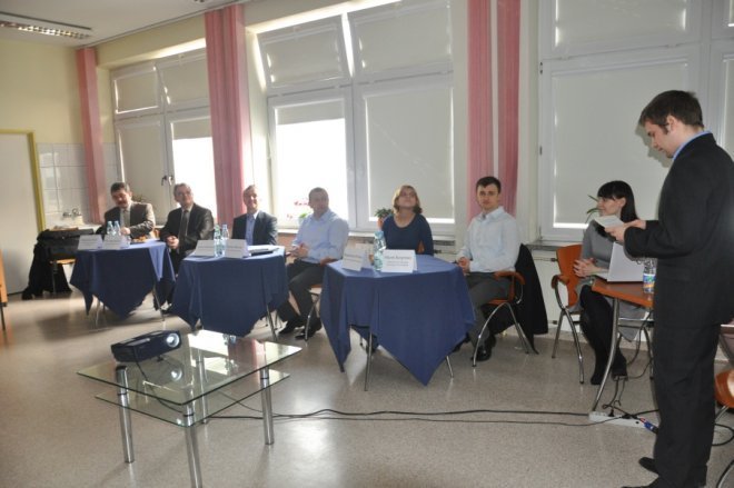 Uczniowie debatowali z samorządowcami: Poruszono trudne tematy [4.IV.2012] - zdjęcie #9 - eOstroleka.pl