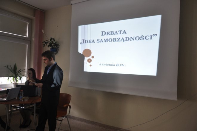 Uczniowie debatowali z samorządowcami: Poruszono trudne tematy [4.IV.2012] - zdjęcie #12 - eOstroleka.pl