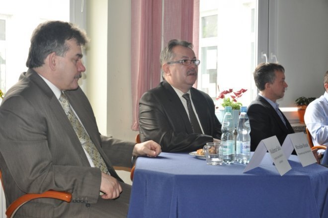 Uczniowie debatowali z samorządowcami: Poruszono trudne tematy [4.IV.2012] - zdjęcie #9 - eOstroleka.pl