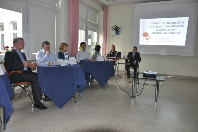 Uczniowie debatowali z samorządowcami: Poruszono trudne tematy [4.IV.2012] - zdjęcie #5 - eOstroleka.pl