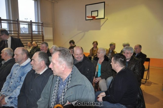 Mieszkańcy osiedla Stacja podczas spotkania z prezydentem: „Nasze osiedle jest odcinane od reszty miasta” [4.IV.2012] - zdjęcie #3 - eOstroleka.pl