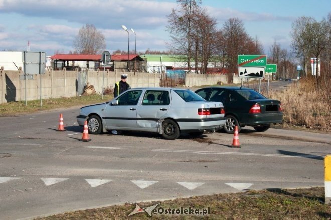 Kolizja trzech aut na ul. Granicznej [05.04.2012] - zdjęcie #2 - eOstroleka.pl