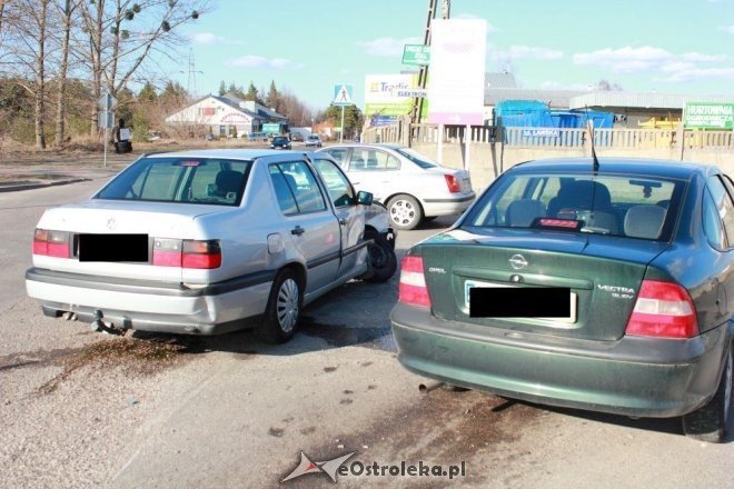 Kolizja trzech aut na ul. Granicznej [05.04.2012] - zdjęcie #5 - eOstroleka.pl