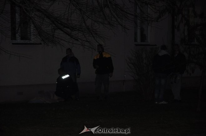 Kobieta wypadła z okna przy ulicy Partyzantów. Krzyczała z bólu gdy zabierało ją pogotowie [5.IV.2012] - zdjęcie #14 - eOstroleka.pl