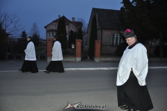Tłumy obejrzały Misterium Mękki Pańskiej w Rzekuniu [6.IV.2012] - zdjęcie #70 - eOstroleka.pl