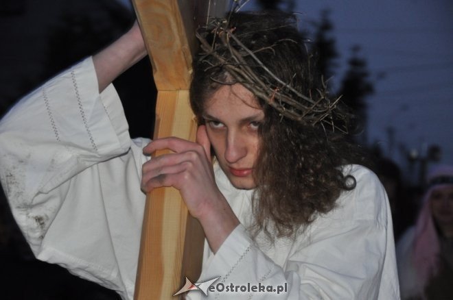 Tłumy obejrzały Misterium Mękki Pańskiej w Rzekuniu [6.IV.2012] - zdjęcie #68 - eOstroleka.pl