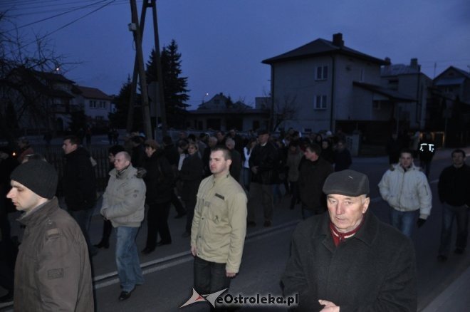 Tłumy obejrzały Misterium Mękki Pańskiej w Rzekuniu [6.IV.2012] - zdjęcie #56 - eOstroleka.pl