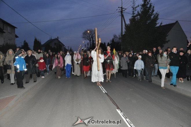 Tłumy obejrzały Misterium Mękki Pańskiej w Rzekuniu [6.IV.2012] - zdjęcie #63 - eOstroleka.pl