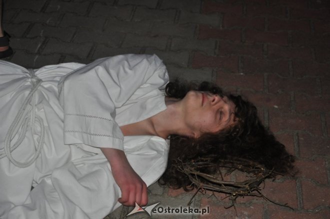 Tłumy obejrzały Misterium Mękki Pańskiej w Rzekuniu [6.IV.2012] - zdjęcie #31 - eOstroleka.pl