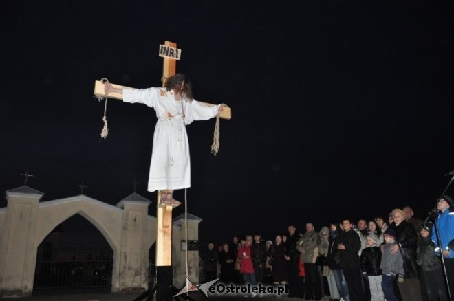 Tłumy obejrzały Misterium Mękki Pańskiej w Rzekuniu [6.IV.2012] - zdjęcie #10 - eOstroleka.pl