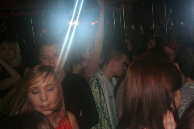 Świąteczna dyskoteka w klubie Piwnica 17 [8.IV,2012] - zdjęcie #22 - eOstroleka.pl