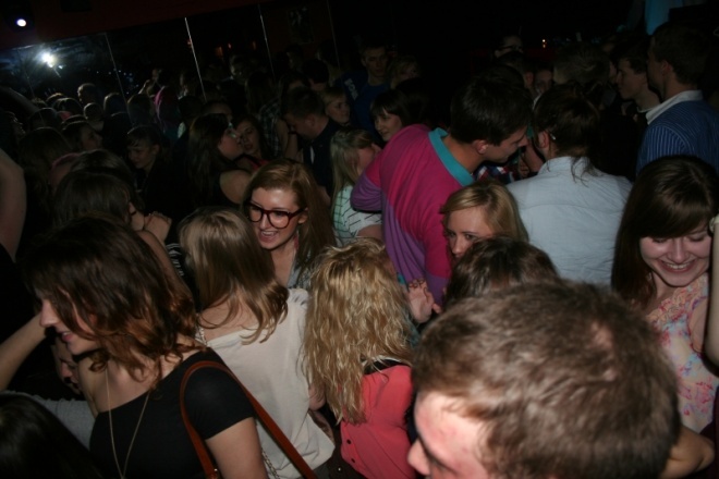Świąteczna dyskoteka w klubie Piwnica 17 [8.IV,2012] - zdjęcie #3 - eOstroleka.pl