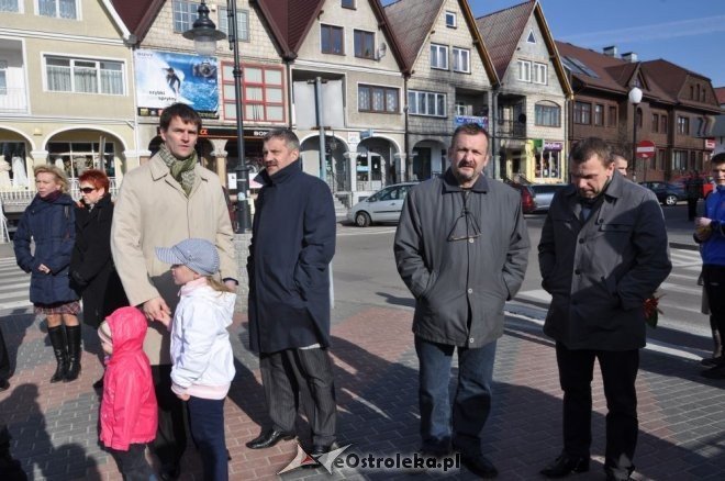 Ostrołęczanie uczcili pamięć ofiar katastrofy w Smoleńsku [10.IV.2012] - zdjęcie #26 - eOstroleka.pl