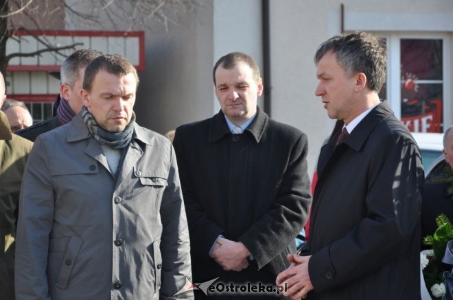 Ostrołęczanie uczcili pamięć ofiar katastrofy w Smoleńsku [10.IV.2012] - zdjęcie #16 - eOstroleka.pl