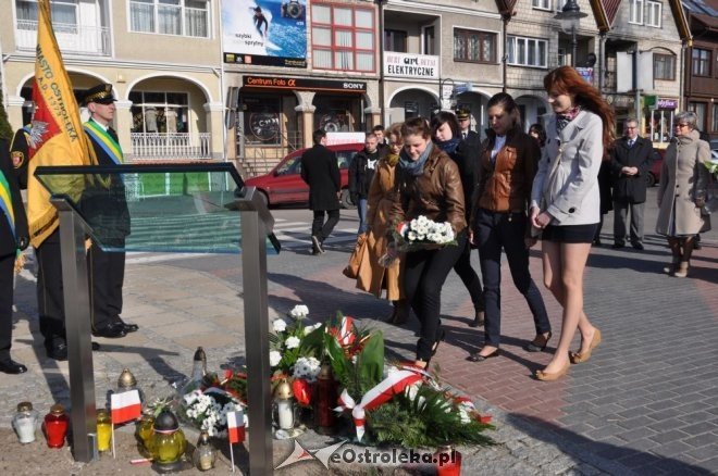 Ostrołęczanie uczcili pamięć ofiar katastrofy w Smoleńsku [10.IV.2012] - zdjęcie #5 - eOstroleka.pl