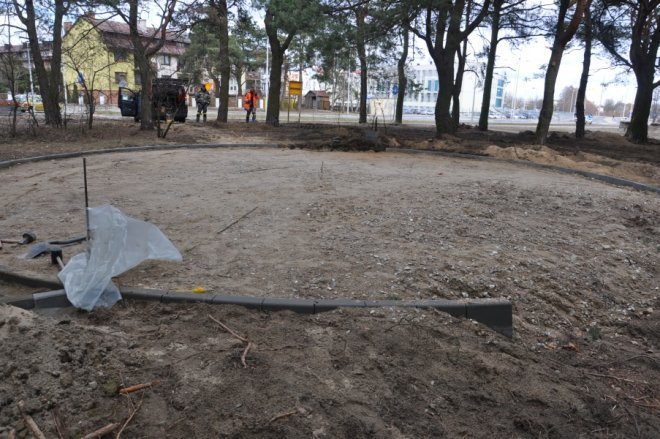 Trwa budowa parku rekreacyjnego przy ulicy Bursztynowej [11.IV.2012] - zdjęcie #41 - eOstroleka.pl