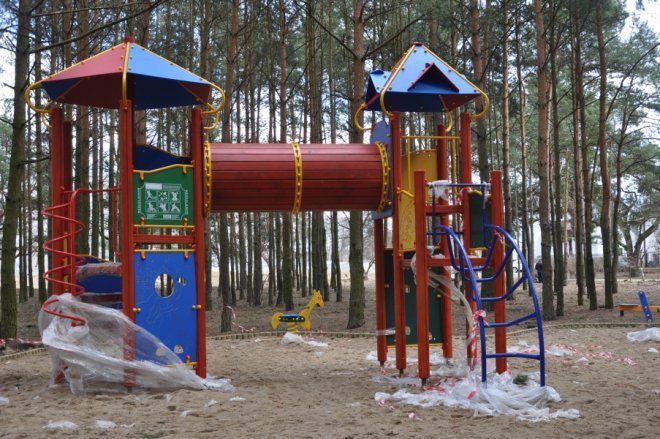 Trwa budowa parku rekreacyjnego przy ulicy Bursztynowej [11.IV.2012] - zdjęcie #4 - eOstroleka.pl