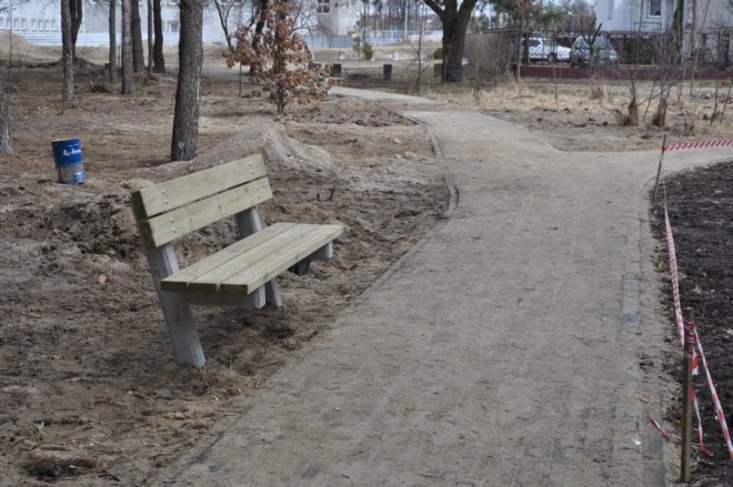 Trwa budowa parku rekreacyjnego przy ulicy Bursztynowej [11.IV.2012] - zdjęcie #27 - eOstroleka.pl