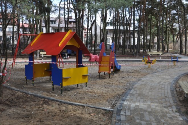 Trwa budowa parku rekreacyjnego przy ulicy Bursztynowej [11.IV.2012] - zdjęcie #34 - eOstroleka.pl