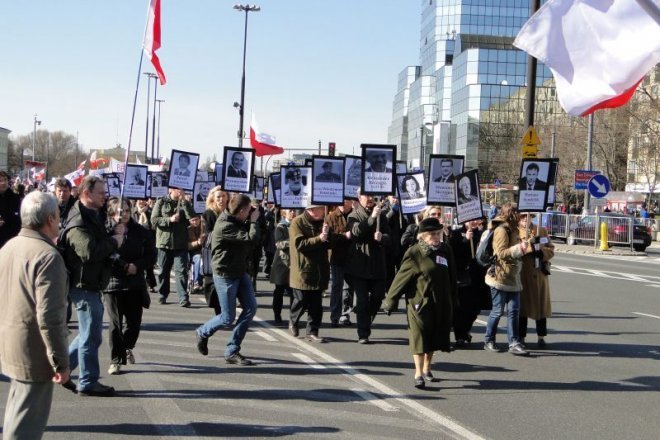 Obchody drugiej rocznicy katastrofy smoleńskiej - zdjęcie #32 - eOstroleka.pl