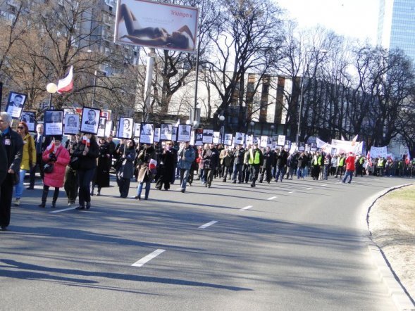 Obchody drugiej rocznicy katastrofy smoleńskiej - zdjęcie #29 - eOstroleka.pl