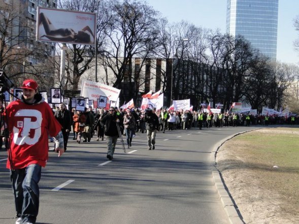 Obchody drugiej rocznicy katastrofy smoleńskiej - zdjęcie #27 - eOstroleka.pl