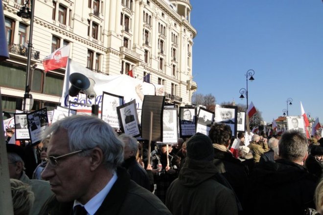 Obchody drugiej rocznicy katastrofy smoleńskiej - zdjęcie #25 - eOstroleka.pl