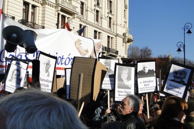 Obchody drugiej rocznicy katastrofy smoleńskiej - zdjęcie #24 - eOstroleka.pl