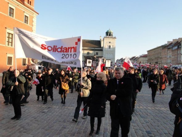 Obchody drugiej rocznicy katastrofy smoleńskiej - zdjęcie #20 - eOstroleka.pl