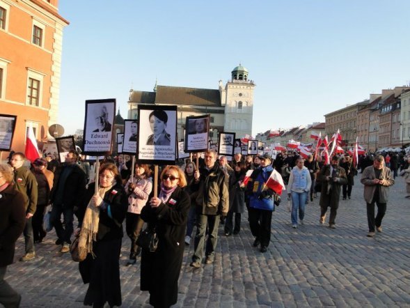 Obchody drugiej rocznicy katastrofy smoleńskiej - zdjęcie #18 - eOstroleka.pl