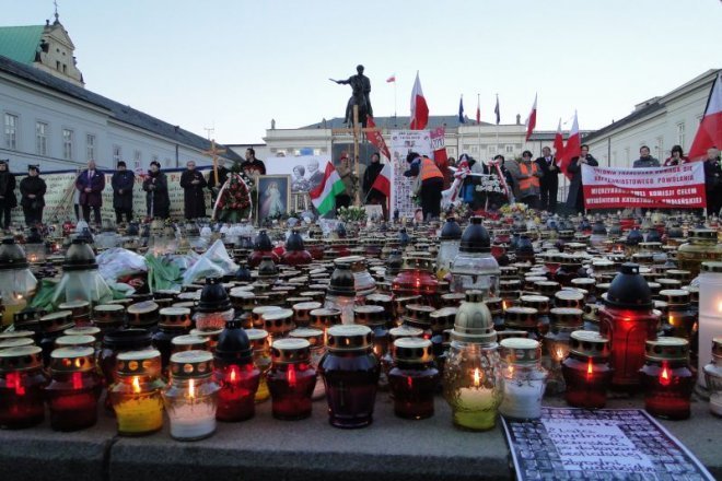 Obchody drugiej rocznicy katastrofy smoleńskiej - zdjęcie #20 - eOstroleka.pl