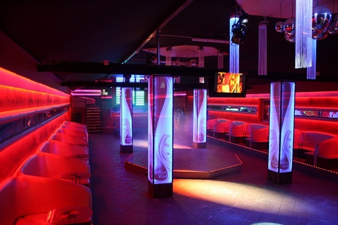 Otwarcie klubu Ibiza w Zalesiu [08.04.2012] - zdjęcie #1 - eOstroleka.pl