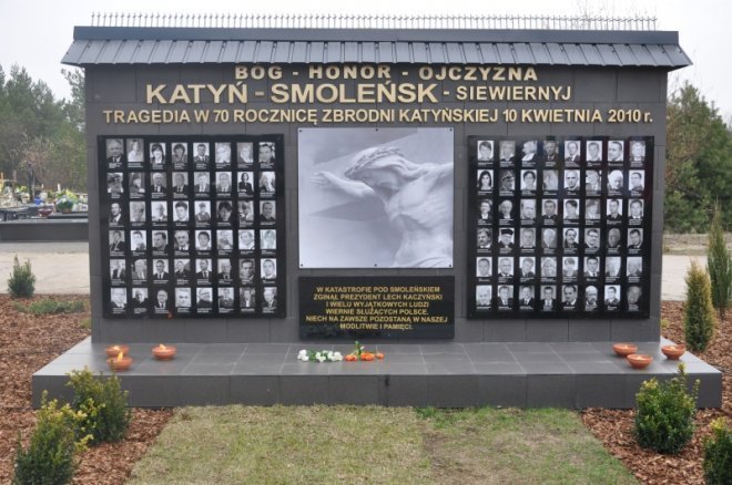 Obchody drugiej rocznicy katastrofy smoleńskiej w Ostrołęce [14.IV.2012] - zdjęcie #1 - eOstroleka.pl