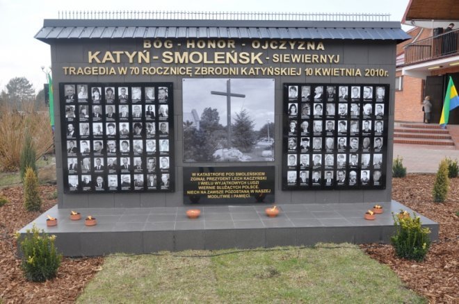 Obchody drugiej rocznicy katastrofy smoleńskiej w Ostrołęce [14.IV.2012] - zdjęcie #2 - eOstroleka.pl