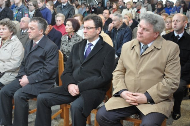Obchody drugiej rocznicy katastrofy smoleńskiej w Ostrołęce [14.IV.2012] - zdjęcie #6 - eOstroleka.pl