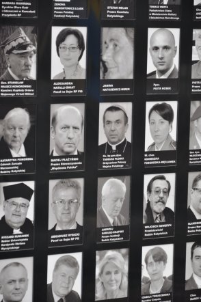 Obchody drugiej rocznicy katastrofy smoleńskiej w Ostrołęce [14.IV.2012] - zdjęcie #28 - eOstroleka.pl