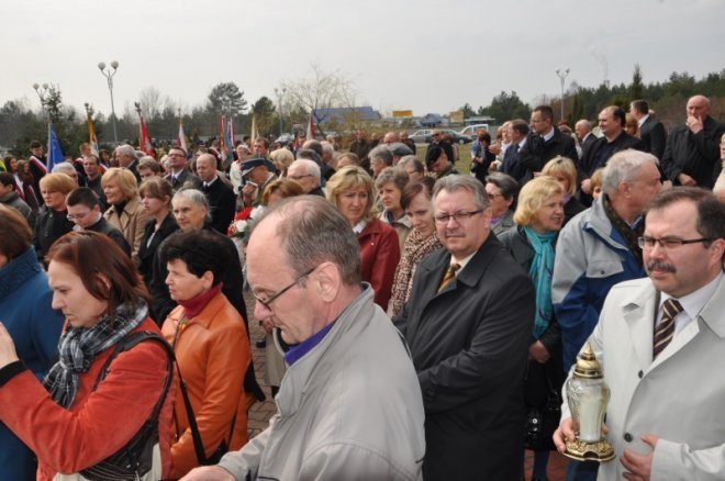 Obchody drugiej rocznicy katastrofy smoleńskiej w Ostrołęce [14.IV.2012] - zdjęcie #23 - eOstroleka.pl