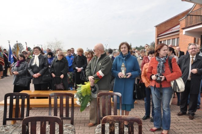 Obchody drugiej rocznicy katastrofy smoleńskiej w Ostrołęce [14.IV.2012] - zdjęcie #24 - eOstroleka.pl