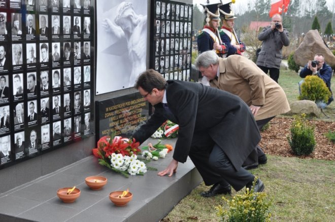 Obchody drugiej rocznicy katastrofy smoleńskiej w Ostrołęce [14.IV.2012] - zdjęcie #32 - eOstroleka.pl