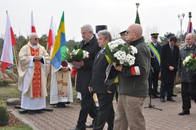Obchody drugiej rocznicy katastrofy smoleńskiej w Ostrołęce [14.IV.2012] - zdjęcie #35 - eOstroleka.pl