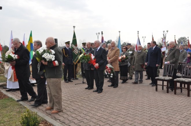 Obchody drugiej rocznicy katastrofy smoleńskiej w Ostrołęce [14.IV.2012] - zdjęcie #36 - eOstroleka.pl