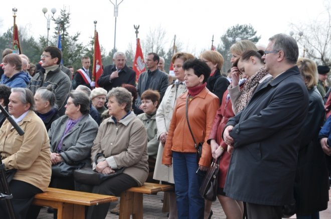 Obchody drugiej rocznicy katastrofy smoleńskiej w Ostrołęce [14.IV.2012] - zdjęcie #43 - eOstroleka.pl